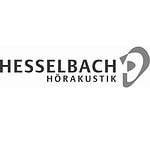 Hessebach Hörakustik Logo mit Ohrsymbol und Unternehmensname.